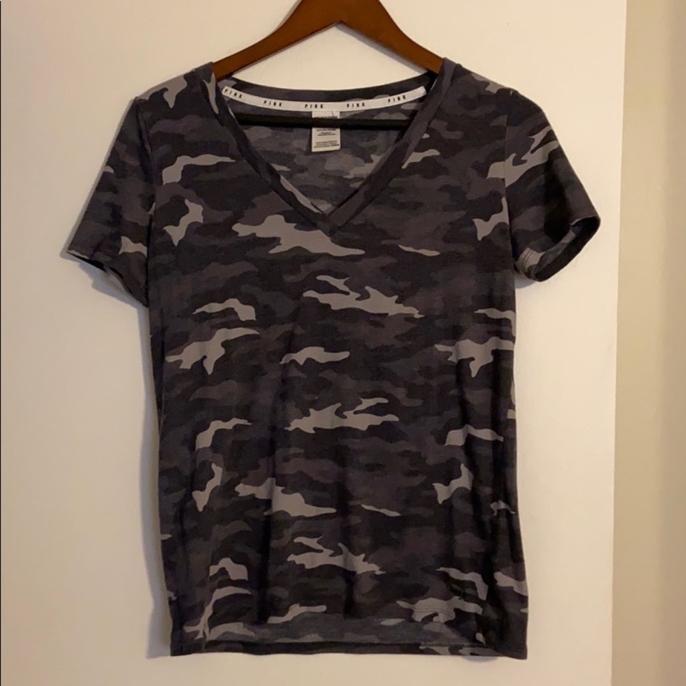 VS pink everyday t shirt